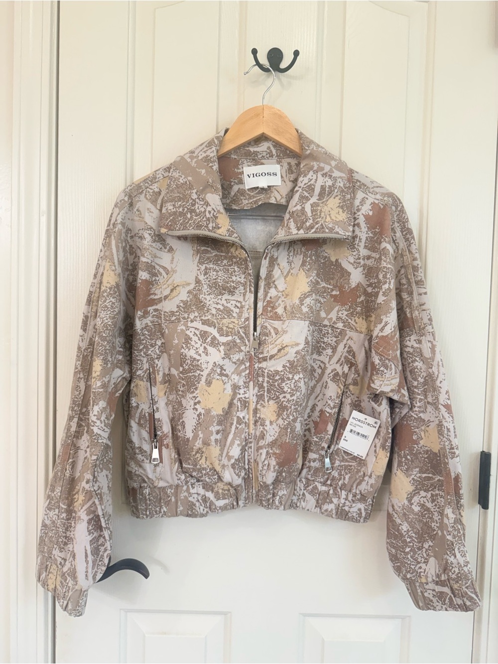 Vigoss Beige & Tan Abstract-Print Zip Bomber Jacket